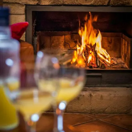 Charming Chalet In + Fireplace 샬레 오레냐