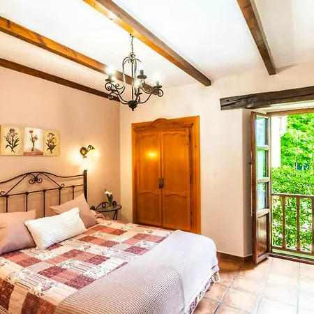 Charming Chalet In + Fireplace 샬레