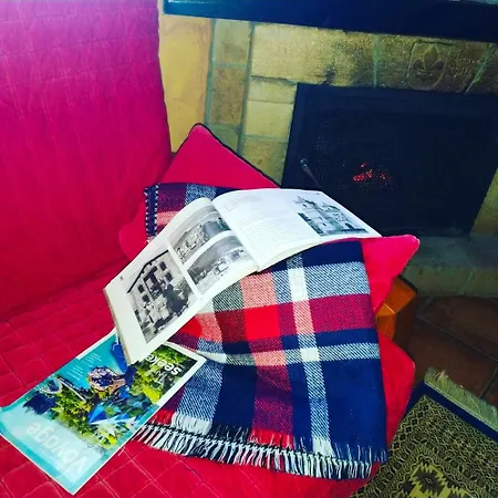 Charming Chalet In + Fireplace 오레냐