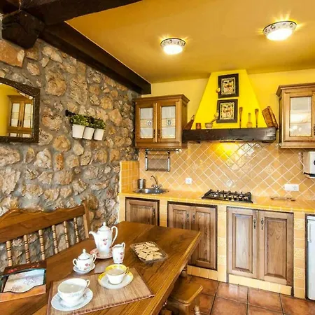Charming Chalet In + Fireplace 샬레